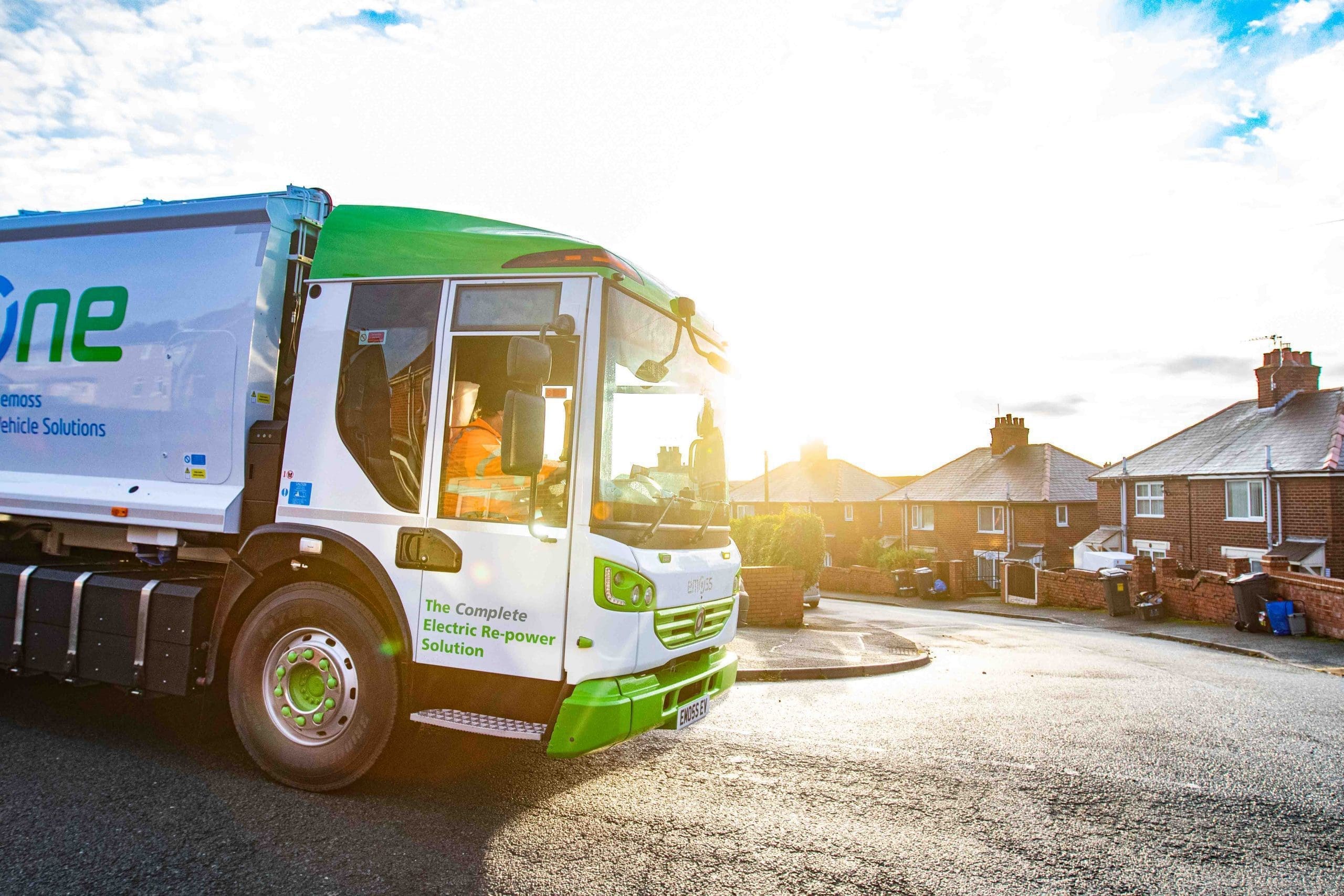 Electric refuse vehicle