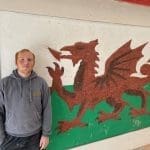 Mae MYFYRIWR wedi cychwyn ar yrfa yn y diwydiant adeiladu ar ôl cyfarfod ei gyflogwyr newydd ar gwrs Sgiliau Adeiladu Traddodiadol