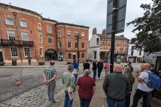 Darganfod hanes pêl-droed Cymru yn Wrecsam - cyhoeddi teithiau newydd yng nghanol y ddinas