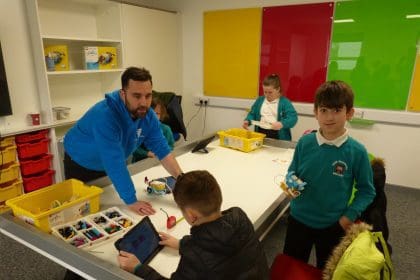 Children from Aalexandra Primary School using the facilities in the STM rooms at Ysgol Clywedog