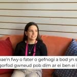 Gwyliwch: Sut beth ydi bywyd fel gofalwr ifanc?